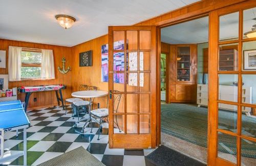 Sherrodsville House | Boat & Unwind! Charming Atwood Lake Farmhouse