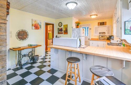 Sherrodsville House | Boat & Unwind! Charming Atwood Lake Farmhouse