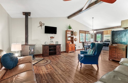New Plymouth Cottage | Boondocks Bungalow | Hocking Hills, 18 Acres, Pond