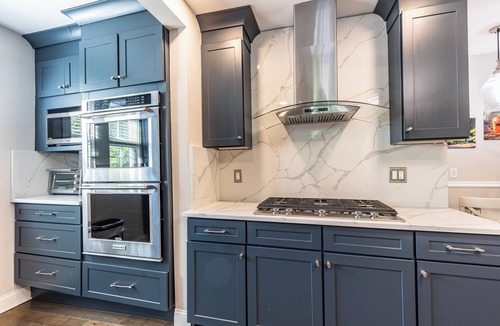 Highland Park House | Boston 5BR Retreat Sleeps 12 Free Parking Backyard