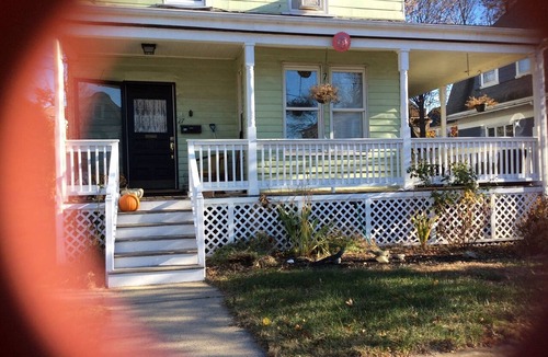 West Roxbury Apartment | BOSTON-PRIVATE SUITE, WITH PRIVATE BATHROOM- WALK TO TRAIN & BUSES