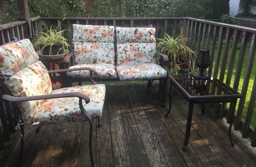 West Roxbury Apartment | BOSTON-PRIVATE SUITE, WITH PRIVATE BATHROOM- WALK TO TRAIN & BUSES