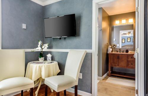 Yachting Village Hotel | Bouchard Restaurant & Inn
