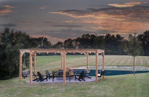 Coxs Creek Cabin | Bourbon Trail Cabin + Huge Game Room + Hot Tub