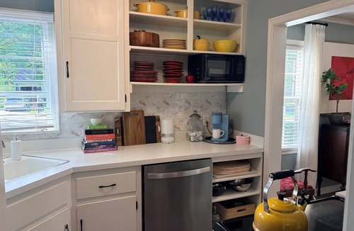 Roeland Park House | Boutique Cottage Near Plaza, Westport & Downtown KC