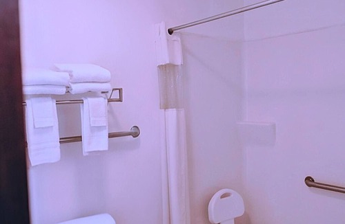 Alva Hotel | Boutique Hotel– Enjoy Clean Rooms, Hot Breakfast, WiFi, & Family Hospitality!