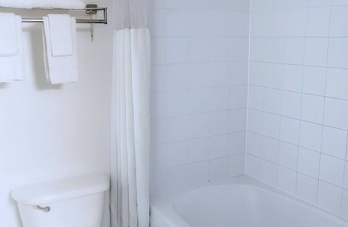 Alva Hotel | Boutique Hotel– Enjoy Clean Rooms, Hot Breakfast, WiFi, & Family Hospitality!