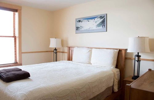 Pinkham's Grant Hotel | Boutique Hotel Room, Queen, Shared Bathrooms