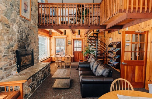 Pinkham's Grant Hotel | Boutique Hotel Room, Queen, Shared Bathrooms