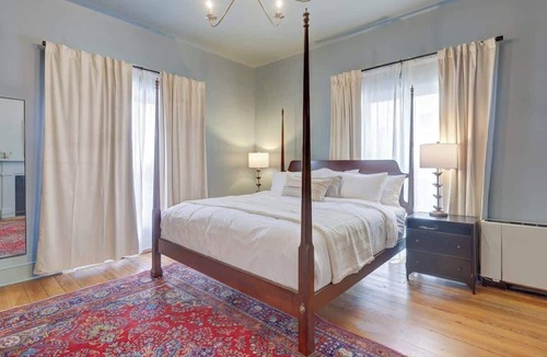 North Downtown Hotel | Boutique Hotel with Pool and King Bed
