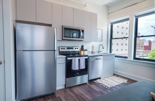 Uptown District Hotel | Brand New Condo Downtown Columbus