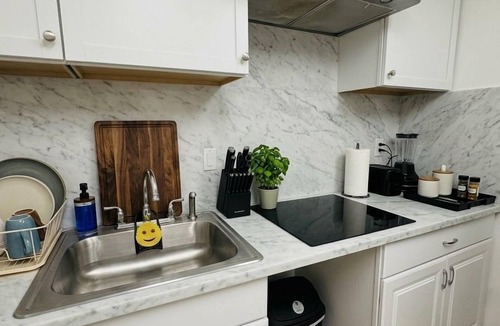 Danbury Apartment | Brand New Lakeview Suite: Hot Tub & 4 Parking Spots