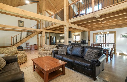 South Bloomingville Cabin | Brawny Woods | Hocking Hills, Hot Tub, Fireplace