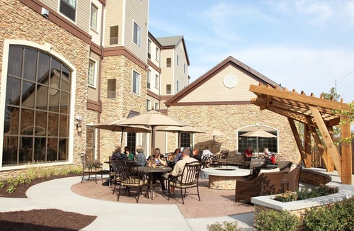 Lincoln Condo | Breakfast, Pool, Explore Univ of Nebraska