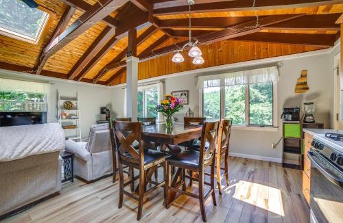 Newbury House | Breathtaking Newbury Cottage w/Deck on Chalk Pond
