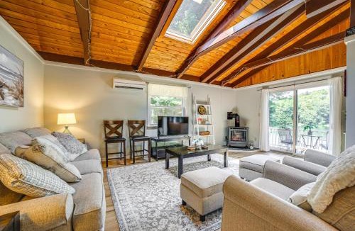 Newbury House | Breathtaking Newbury Cottage w/Deck on Chalk Pond