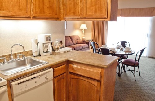 Callender Hotel | Breathtaking Ocean View! 3 Classy Units, Outdoor Pool, Near Avila Beach Pier