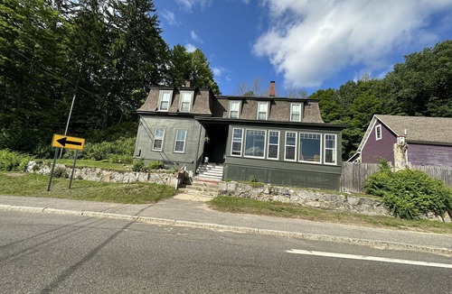 Alton House | Breezy Accommodations at Alton Bay. Walk to Town Beach and New Boat Ramp