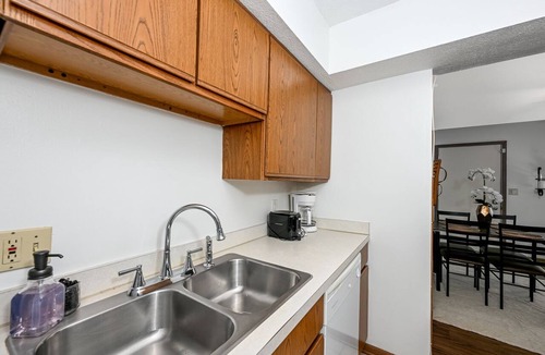 Akron Apartment | Bright 2BR Walk to Summa Near Akron Hospitals & UA