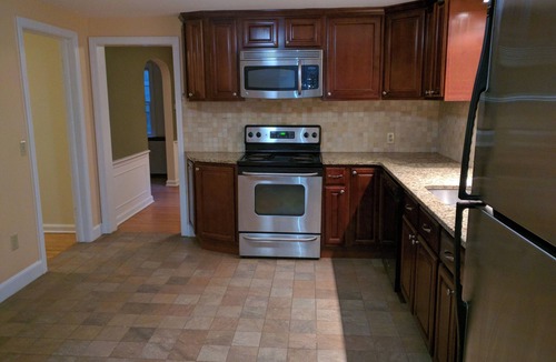 Unionville House | Bright 4 Bedroom/2 Bath Home on the Farmington River!