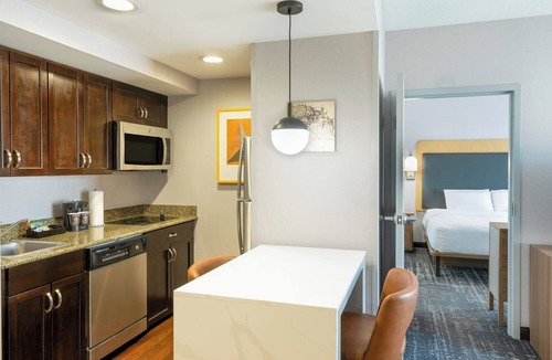 Canonsburg Hotel | Bright and Airy Three King Suites Near Local Dining, Trails & Entertainment