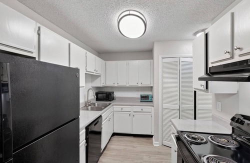 Tougaloo Apartment | Bright and Cozy Two -Bedroom Private Stay