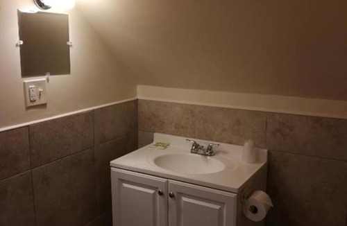 Old Orchard Beach Bed & Breakfast | Bright Character Studio Near the Beach with Outdoor Seating & Parking