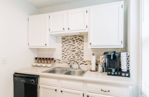 Summit - University House | Bright, chic, spacious, central for family with porch, swing chairs & parking