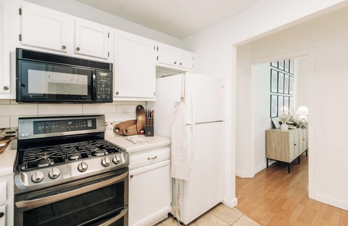 Summit - University House | Bright, chic, spacious, central for family with porch, swing chairs & parking