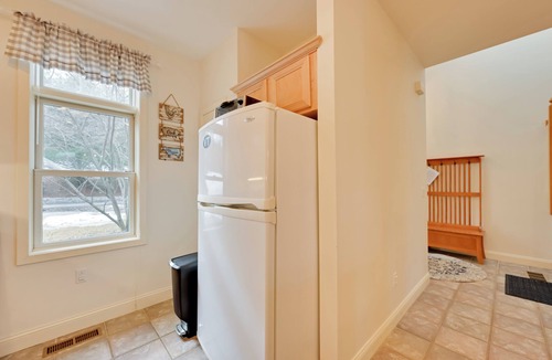West Hartford Condo | Bright Condo w/Community Perks: Near Ski Quechee!