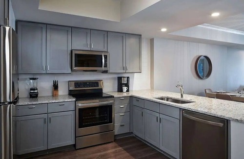Downtown Myrtle Beach Hotel | Bright Family Suite with Balcony & Kitchen Near Popular Entertainment Spots
