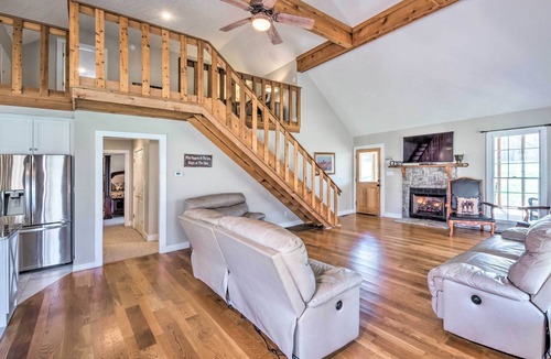 Hadley Cabin | Bright ‘Green Gables’ Cabin: Hike, Swim & BBQ
