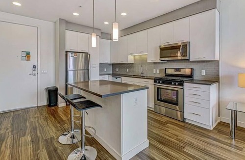Irvine Business Complex Apartment | Bright Irvine 1BR | Kitchen| Free WiFi | Parking available