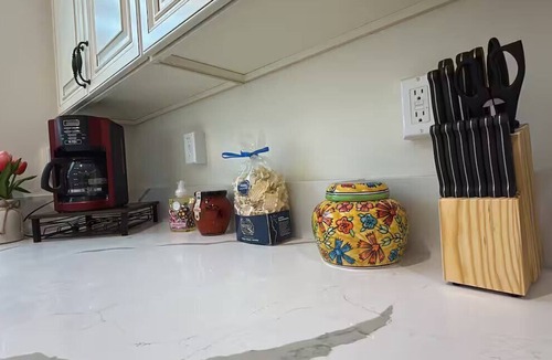 Mid Central Condo | Bright Pasadena Getaway w Patio & Near Old Town