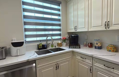 Mid Central Condo | Bright Pasadena Getaway w Patio & Near Old Town
