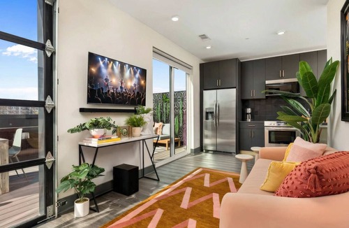 Rolling Mill Hill Apartment | Bright Side - Penthouse Rooftop Deck - Downtown Views