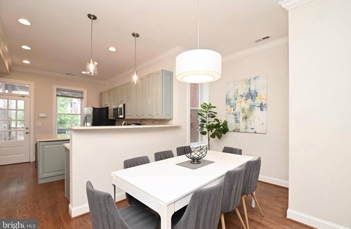 Near Northeast House | Bright & Spacious 5BR Home Near Capitol Hill Free Parking