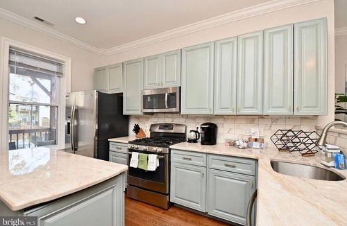 Near Northeast House | Bright & Spacious 5BR Home Near Capitol Hill Free Parking