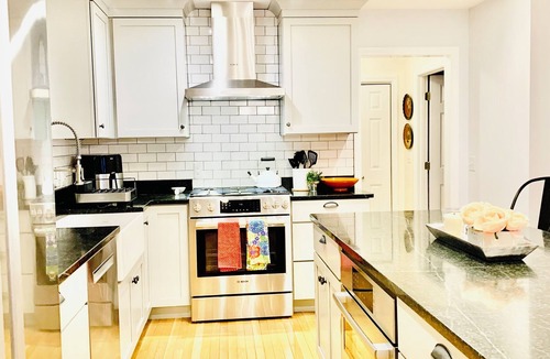 Grantham House | Bright & Spacious Eastman Cape-6 min. walk to Eastman Golf Links & Forbes Tavern