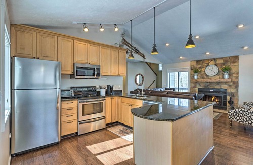 Chestnut Springs House | Bright Wintergreen Resort Home; Deck & Grill!