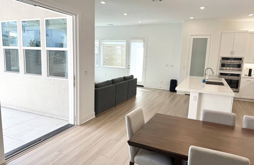Irvine House | Brilliant 5-bedroom house in vibrant Irvine with High End Amenities and Parks