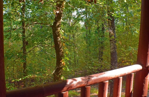 Octavia Cabin | Broken Bow Lake Cabin in the woods