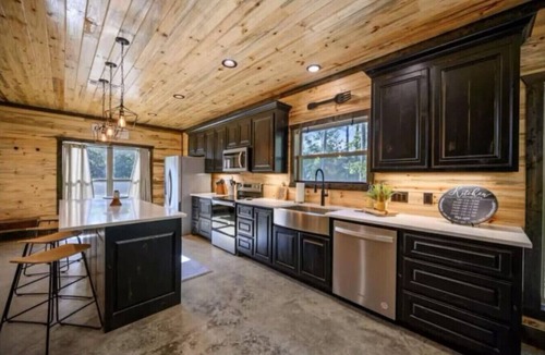 Pickens Cabin | Broken Bow Luxury Cabin, Hot Tub, Ping Pong, Game Room