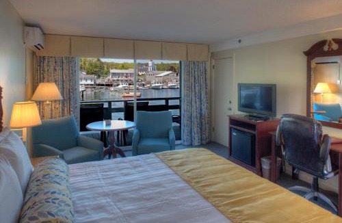 Boothbay Harbor Hotel | Browns Wharf Inn