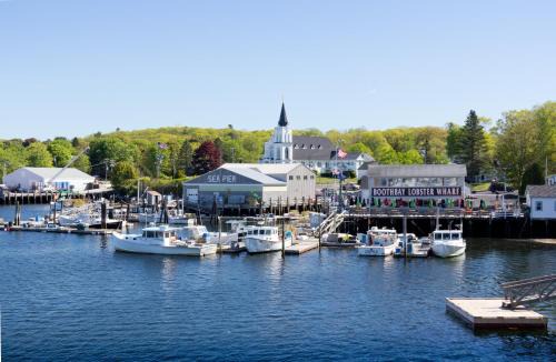 Boothbay Harbor Hotel | Browns Wharf Inn