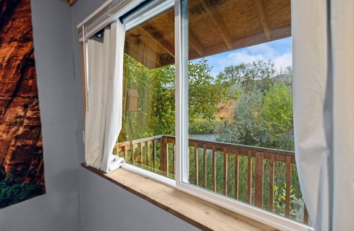 Sevier Cabin | Bryce, Zion Canyon Themed Cabin, Complimentary Breakfast, Hot Tubs, Dogs Welcome