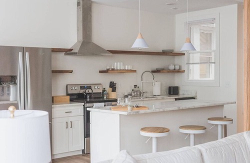 Martinsburg Apartment | Buckingham Palace- one bedroom apartment