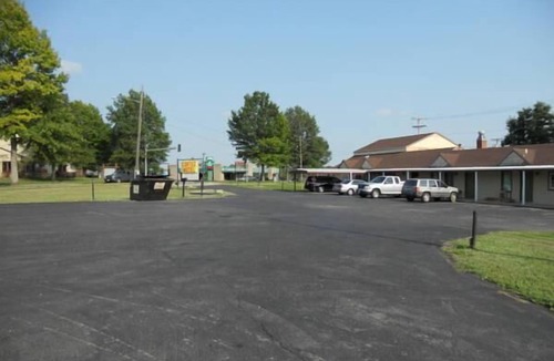 Harrisonville Hotel | Budget-friendly Accommodation at Knights Inn Harrisonville! Pets Allowed