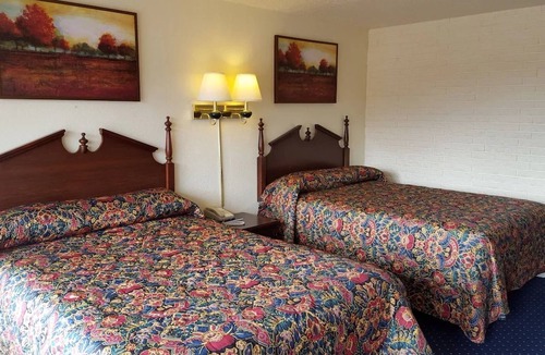 Grissom - Highland Hotel | Budget-Friendly Stay near Virginia Tech University with Free Parking