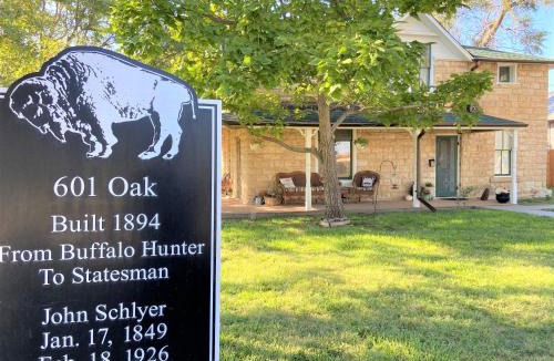 Hays Apartment | Buffalo Haus - Schlyer Place